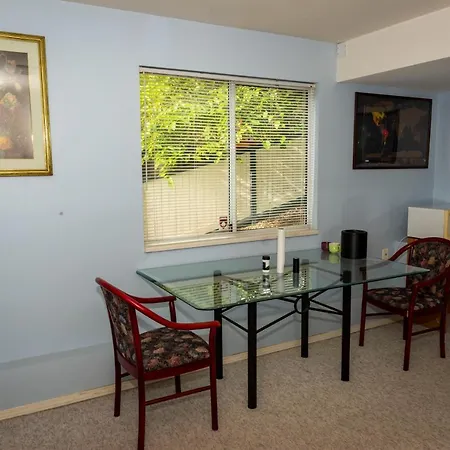 The Charming Hide-Out Apartment Abbotsford Exterior photo